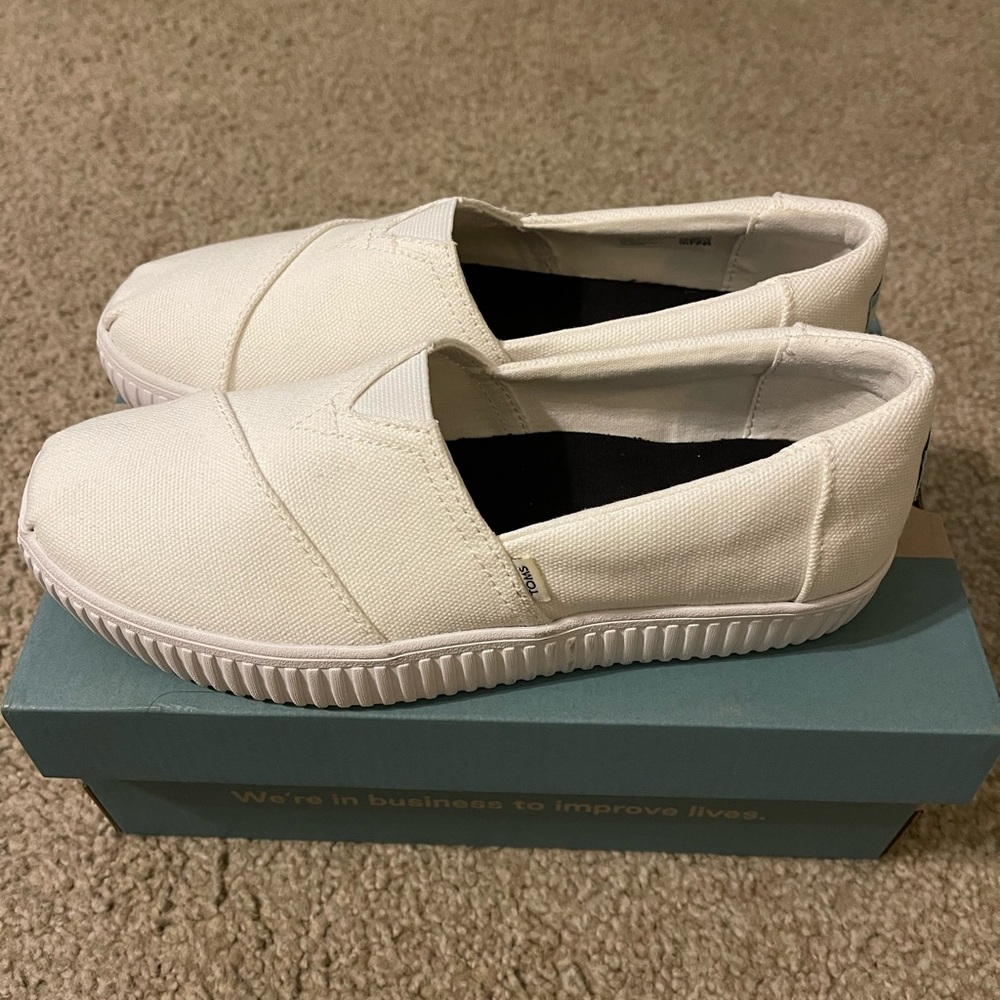 Toms Alpargata Indio. White canvas *NEW IN BOX*